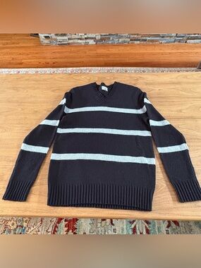 EUC Old  Navy back and white sweater size S